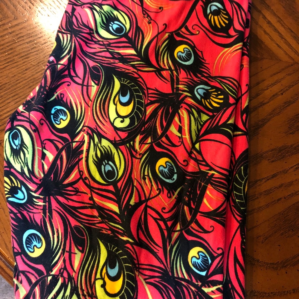 Lularoe os leggings peacock feathers